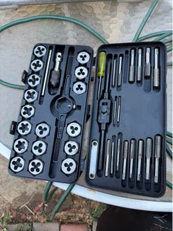 Tap and die set