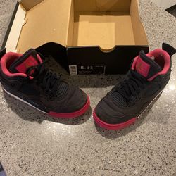 Air Jordan 4 Retro GG Size 5Y Black/Pink Girls