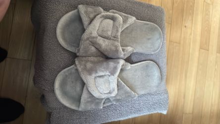 Ladies slippers