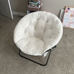 White Foldable Round Chair