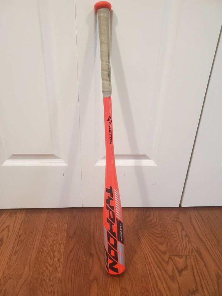 Easton Typhoon YSB19TY12  Baseball Bat 28in 16oz 2 1/4” Barrel USA Youth Alloy