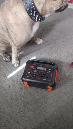 Jackery Explorer 1500 v2 Solar Generator