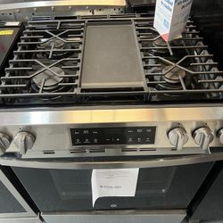 NEW SCRATCH AND DENT GAS STOVE DELIVERY AND INSTALLATION AVAILABLE NOT CREDIT NEED IT