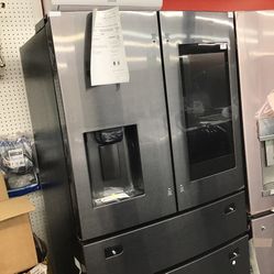 New Scratch And Dent Samsung 22 Cu Ft Black Stainless Steel Counter Depth Family Hub Fridge. 1 year Warranty 