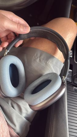 Apple pro max headphones