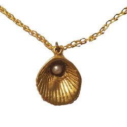 Women's Vintage Necklace Gold Tone Clam Shell w/Faux Pearl Inside 18" Chain Lobster Claw Latch
