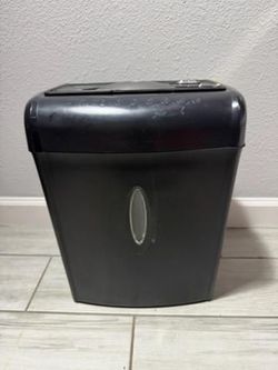 Electric papers shredder