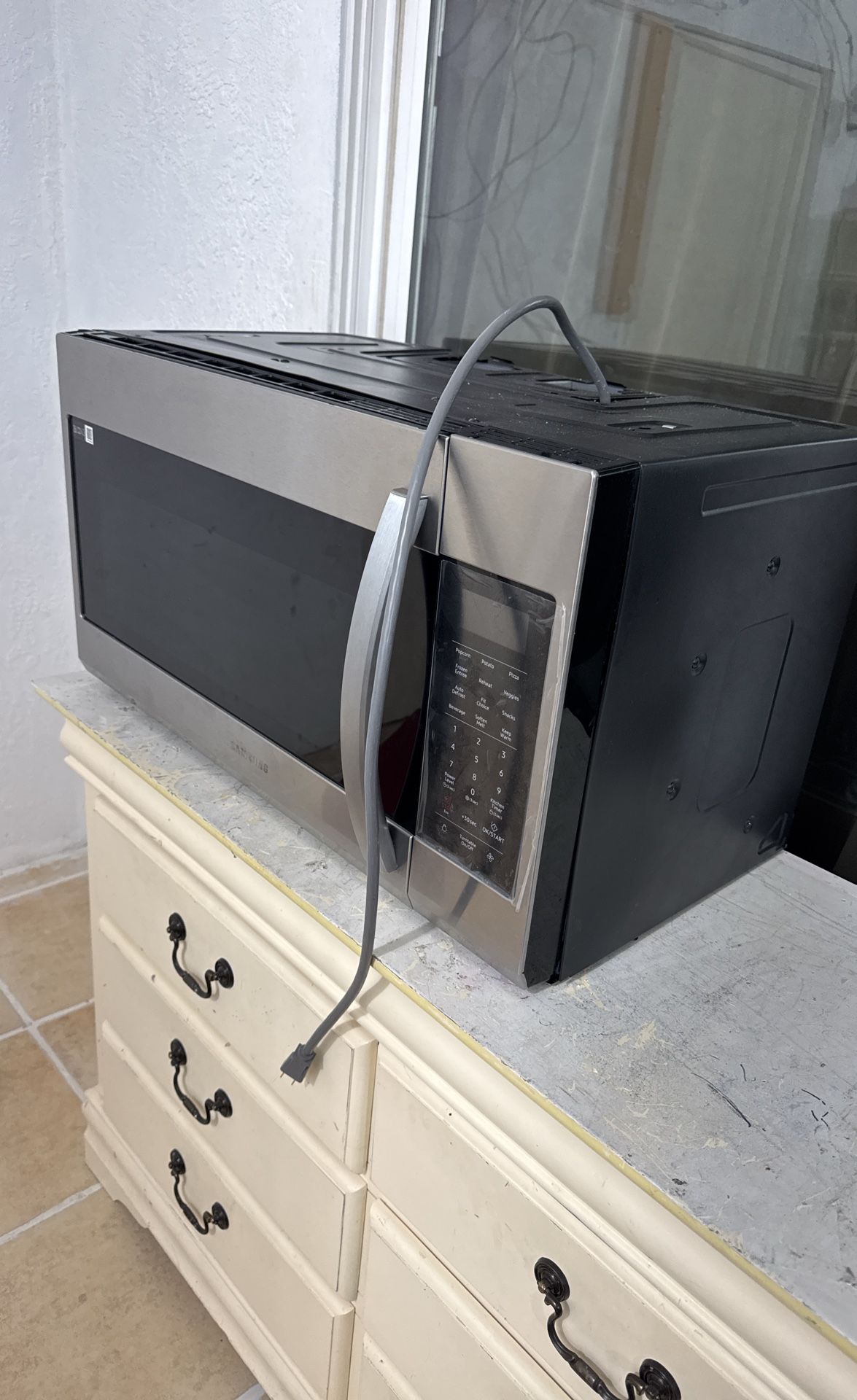 Kitchen top microwave