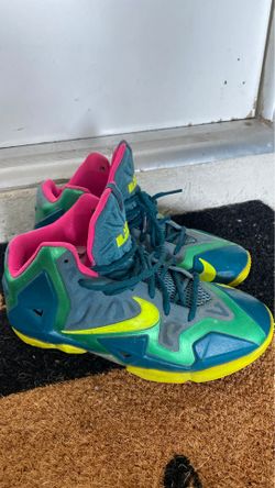 Nike size 5.5 unisex