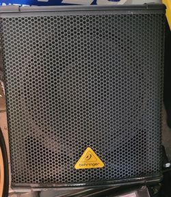 Behringer powered sub bass