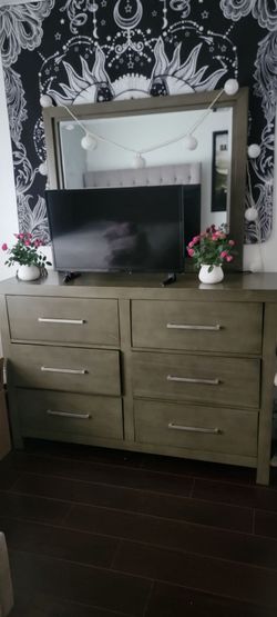 Queen bed and dresser