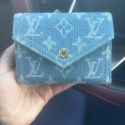 L V wallet 