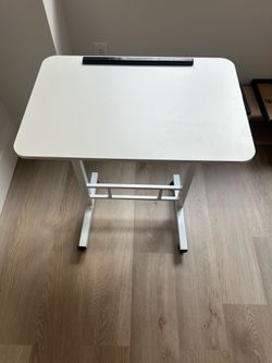 Adjustable Mobile Desk – White, Like New 🤍
