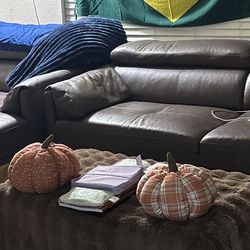 Couch l-shaped willing to drive to you