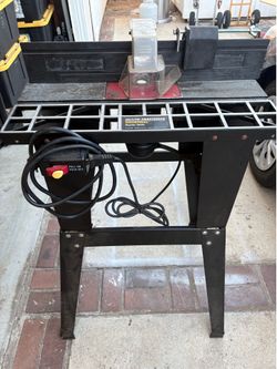 Craftsman router table with removable router