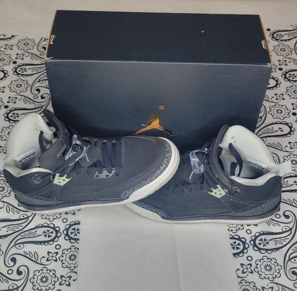 Nike Air Jordan Spizike Oreo Sneakers Black And Gray Size 7 Youth.