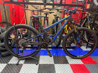 Pivot Mach 4 SL Carbon | FOX Live Valve | Shimano XTR | XX1 | 29er
