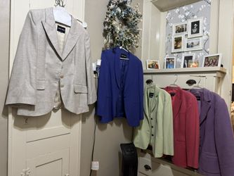 BEAUTIFUL BLAZERS LADIES SIZE 8-10