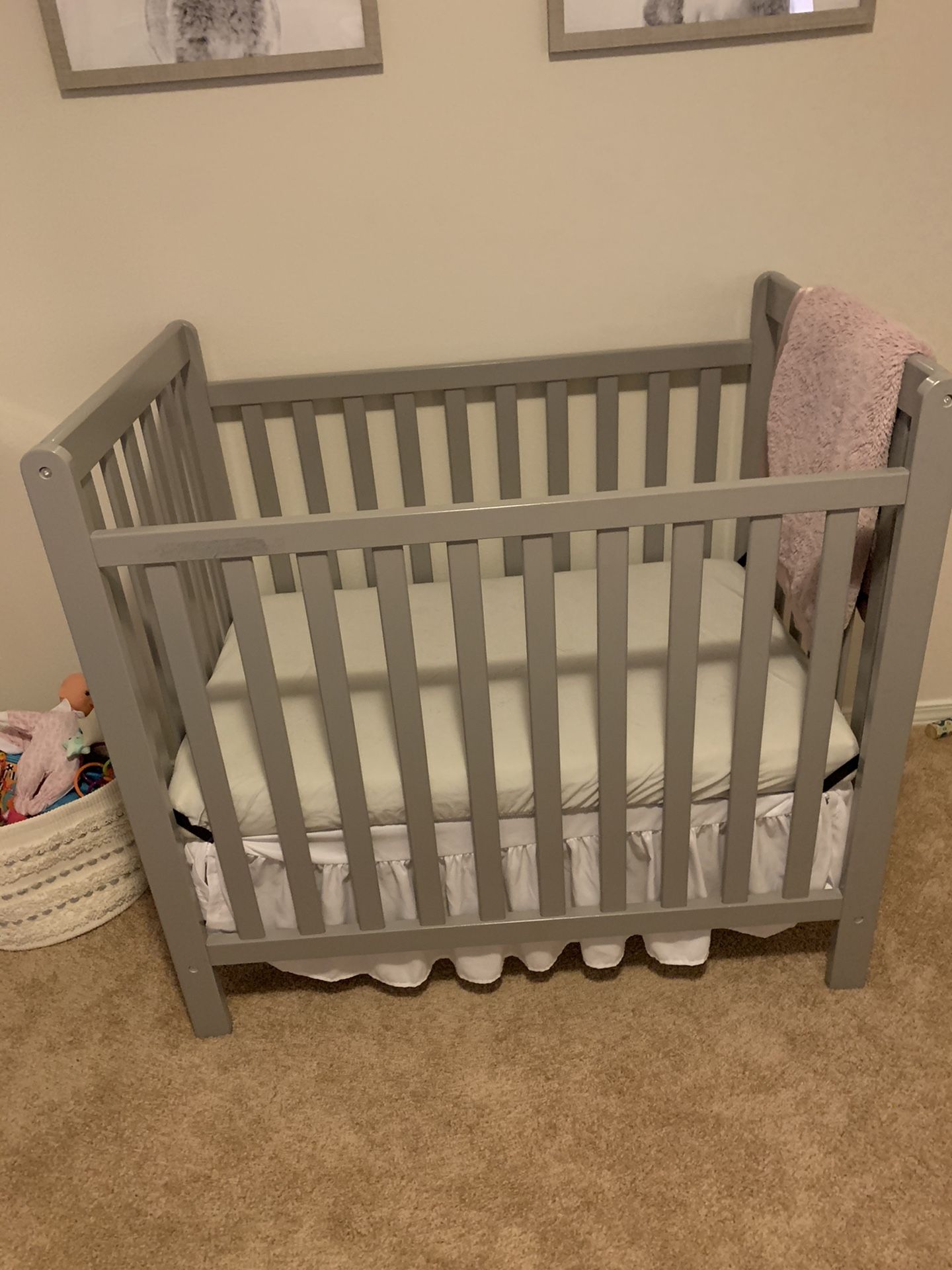 Delta Convertible Children Classic Mini Crib