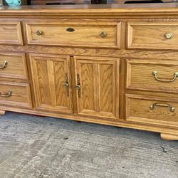 Gorgeous Stanley Triple Dresser Whit Two Nigth Stands 