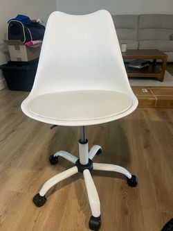 White Tulip Style Office Desk Chair with Wheels