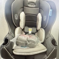 Graco Extend2Fit 2 in 1 car seat (retail $199)