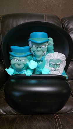 Haunted Mansion Hitchhiking Ghosts Figure Set