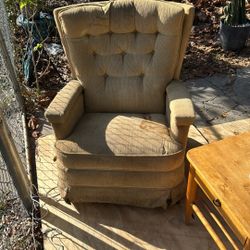Vintage Recliner In Great Working Condition 