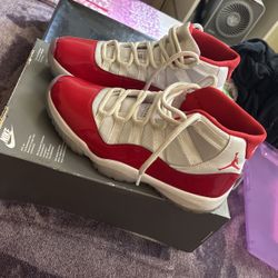 Air Jordan 11 Retro Red /white