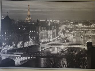 Large eiffel tower picture