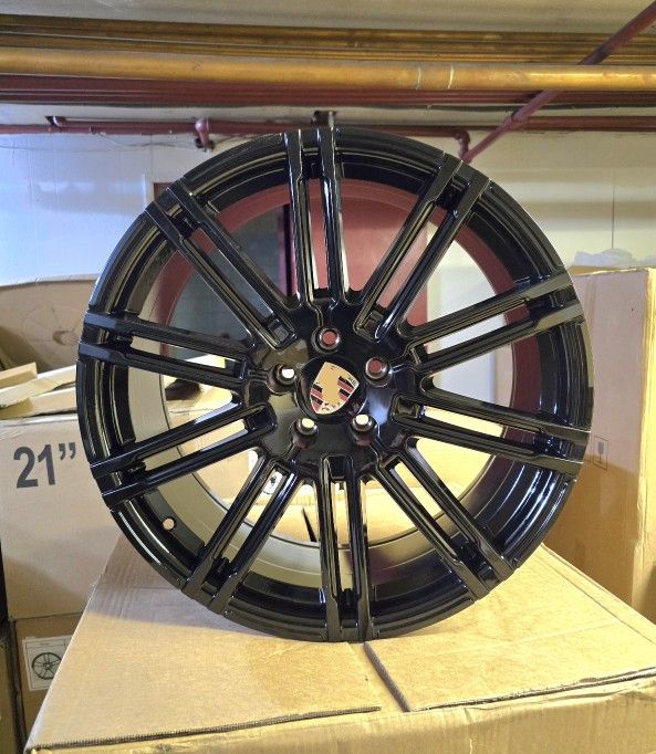 Porsche Macan 20 inch wheels staggered bolt size 5×112