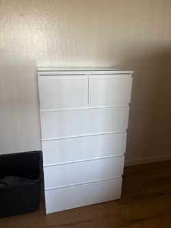 Dresser With Glass Top