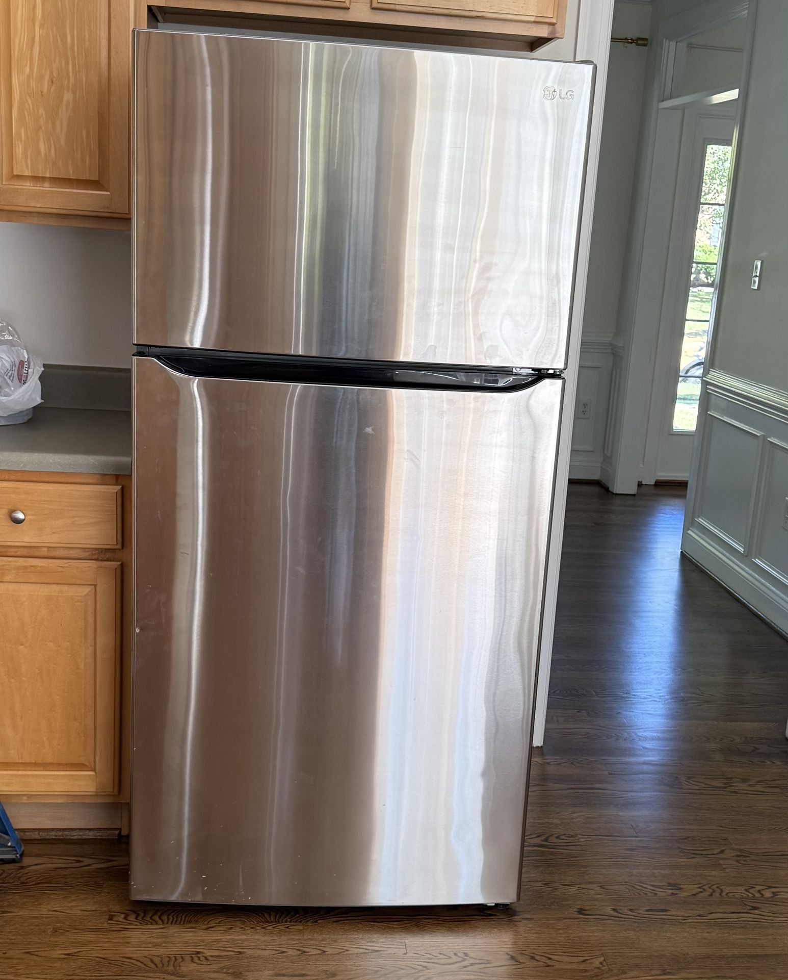 Refrigerator in good condition.