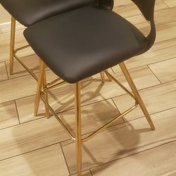 Beautiful 2 Bar Stools Good Condition 24"