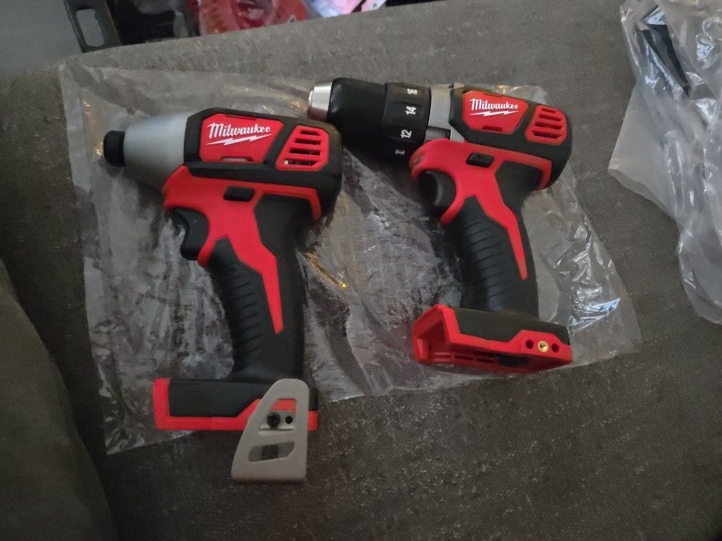 MILWAUKEE M18 1/4" HEX IMPACT DRIVER (TOOL ONLY)1/2"(13MM) DRILL DRIVER (TOOL ONLY)$90 EACH 