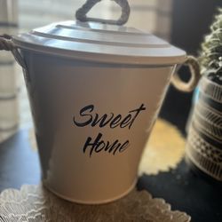 White Galvanized Metal Bucket with Jute Handle