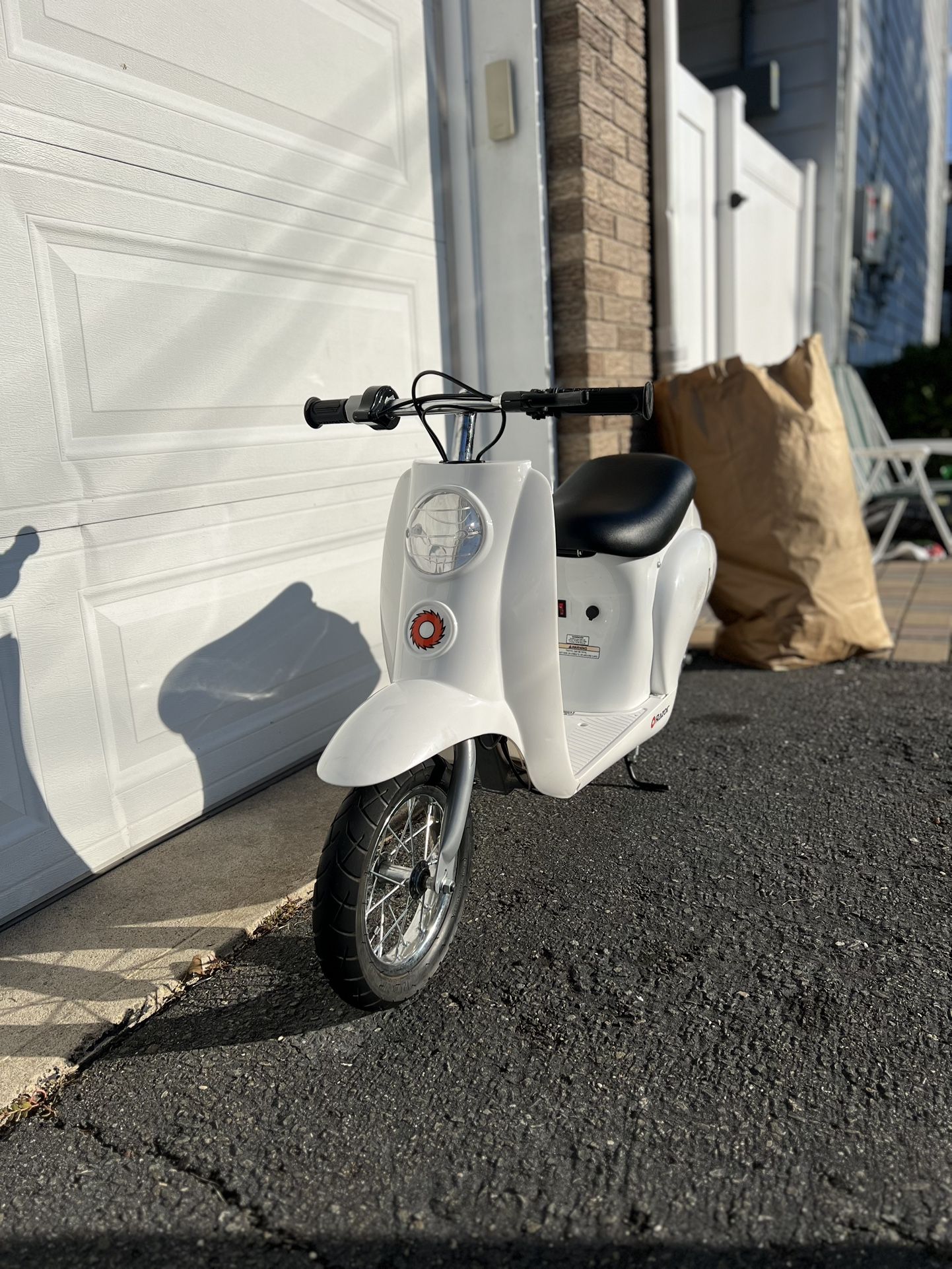 Razor Pocket Mod Electric Scooter - Bistro White