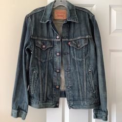Levi’s Denim Jacket (Size M)