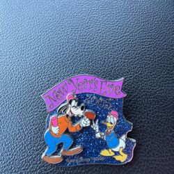 Disney Goofy Limited Edition Glitter Pin New Year's Eve 2005