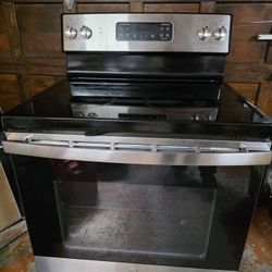 GE Eectric Stove - FREE