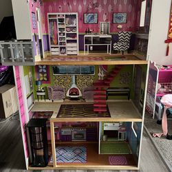 Girl’s Toy Doll House