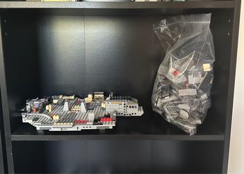LEGO Star Wars Millennium Falcon 75105 - Half Built / Half Bagged (100% Complete)