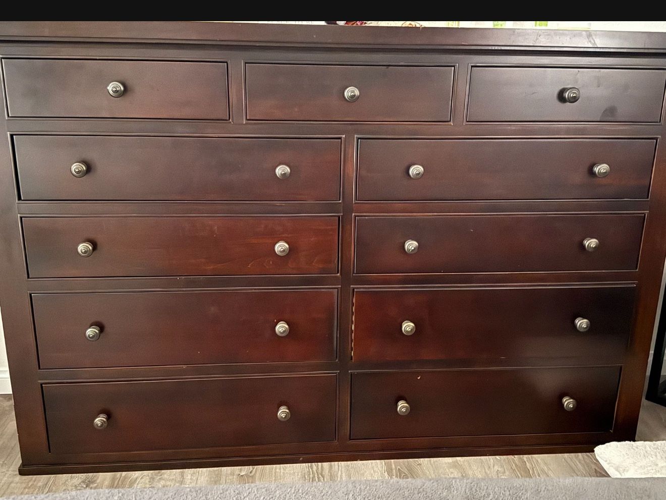 Dresser 