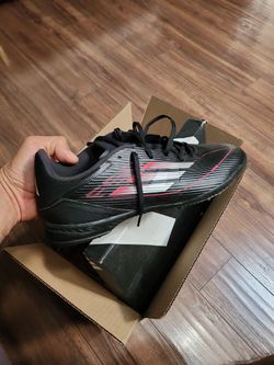 Turf soccer shoes