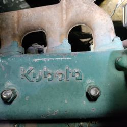 Kubota V1305
