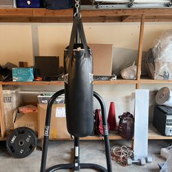Everlast 100lbs Punching Bag With Stand