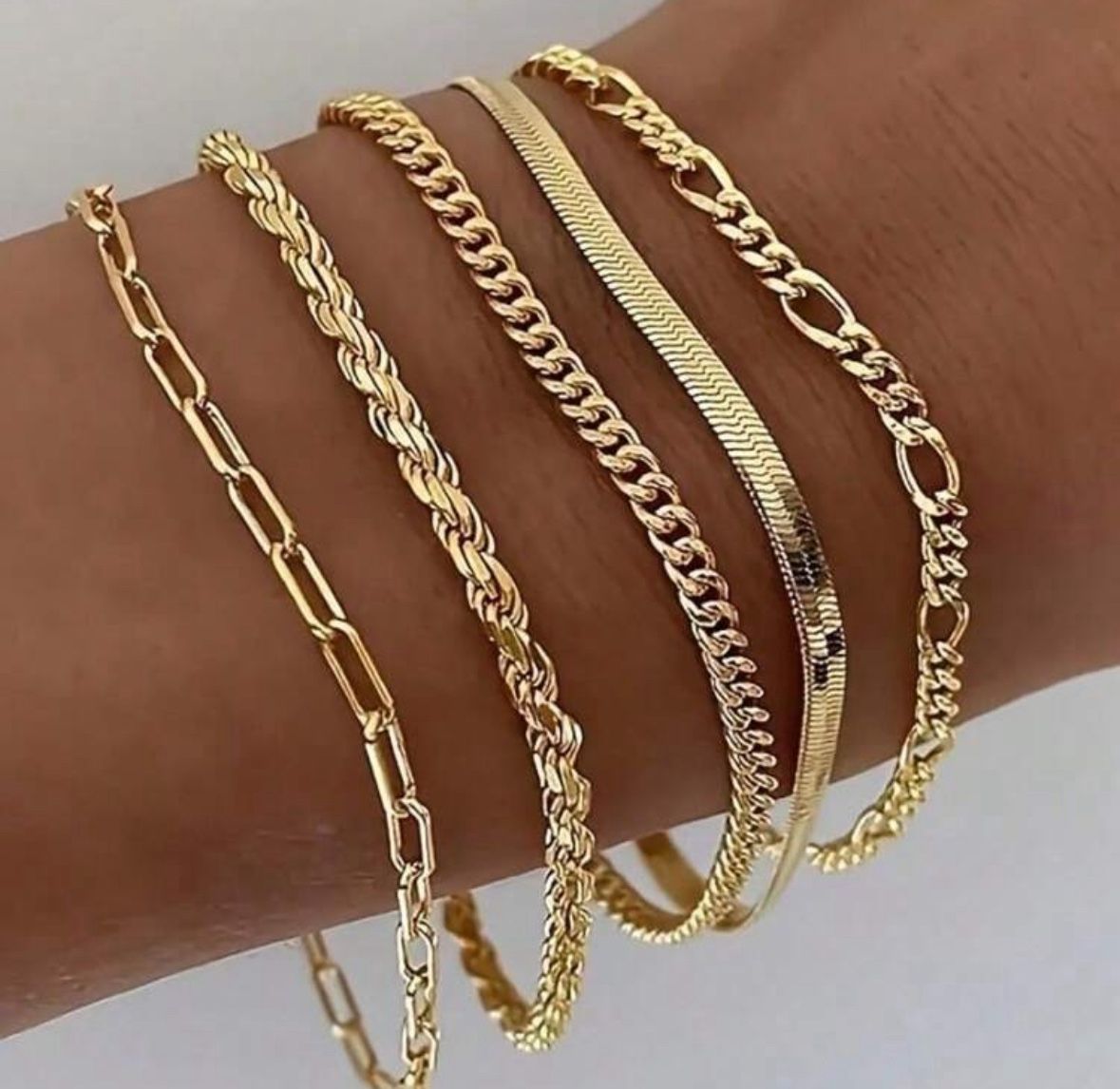 5 pack.Unisex Gold Plated Bracelets