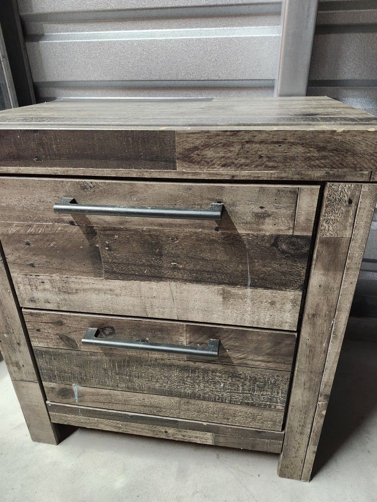 Night Stand  In Good Condition Pick Up In Bridgeport 