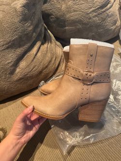 Tan ankle boots with heel
