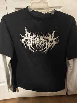 Black Graphic “Atrocity” Long Sleeve Layered Tee – Rare Streetwear